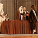 خلدون مع أمير الكويت الراحل جابر الأحمد الصباح فى حفل التخرج. جامعة الكويت